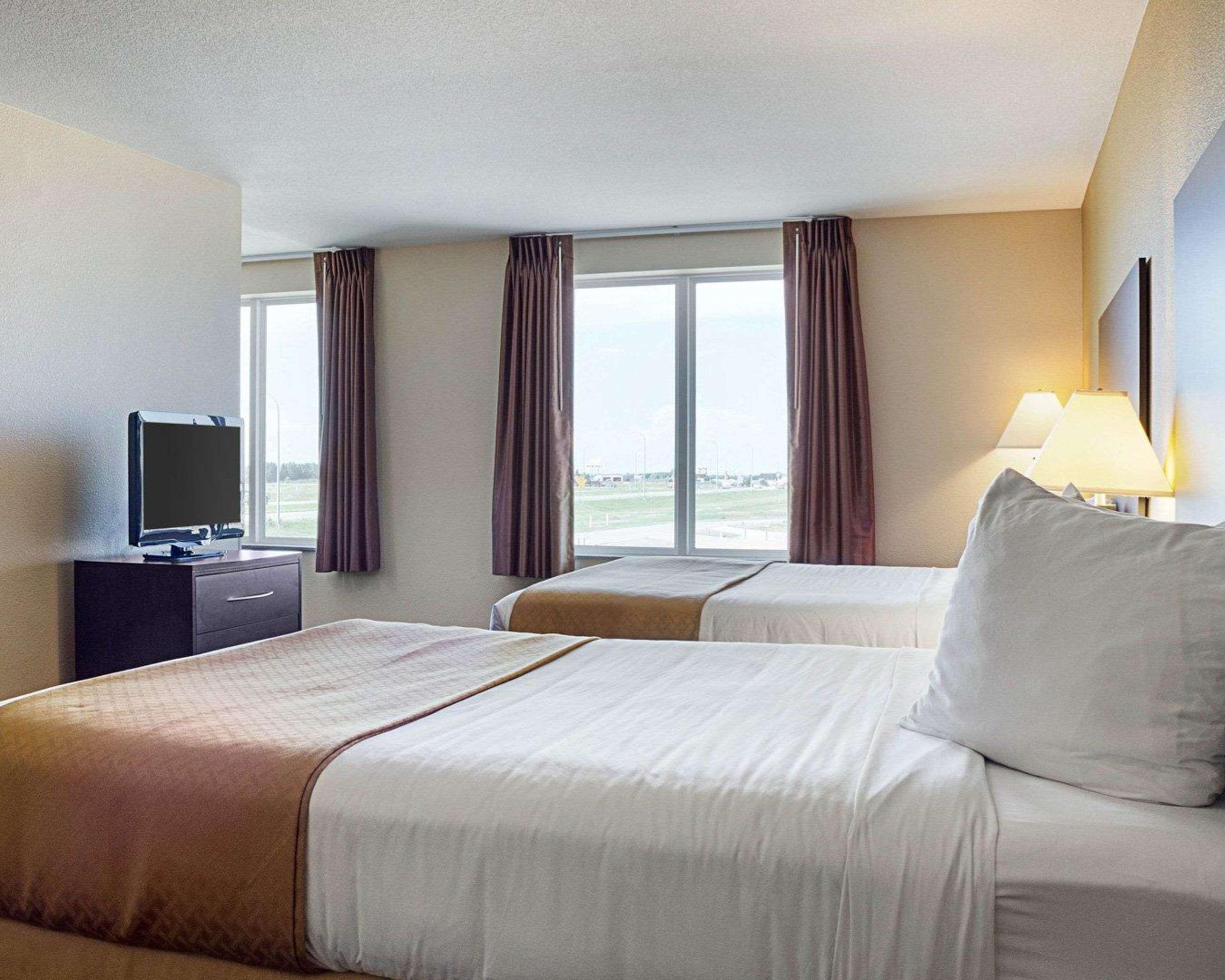 Quality Inn & Suites Minot Exterior photo