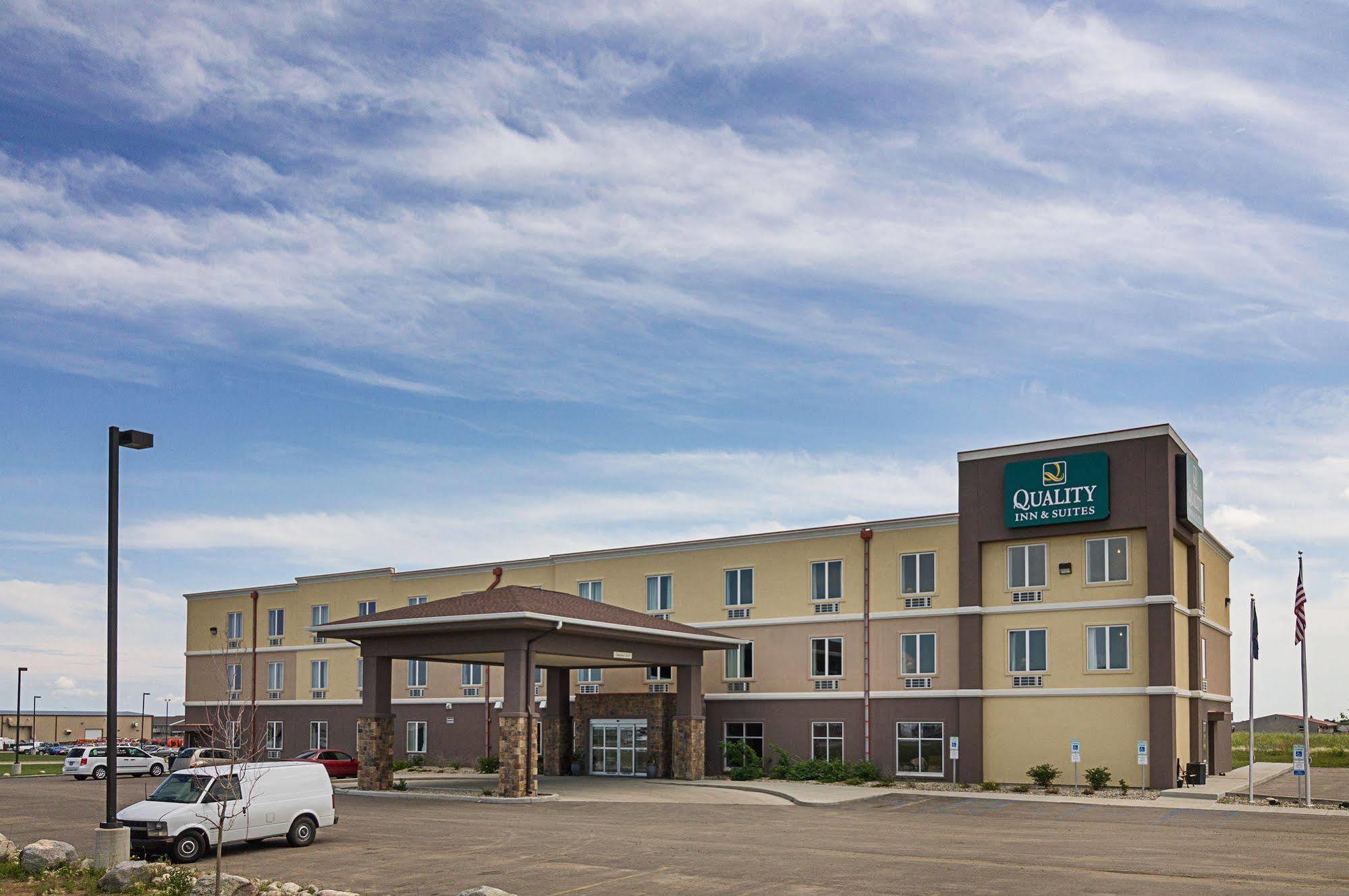 Quality Inn & Suites Minot Exterior photo